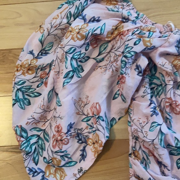 Milk & Honey pink floral ruched cropped blouse with zipper back - Picture 2 of 7